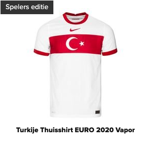 Turks shirt EK 2021 over het voetbaltenue van Turkije